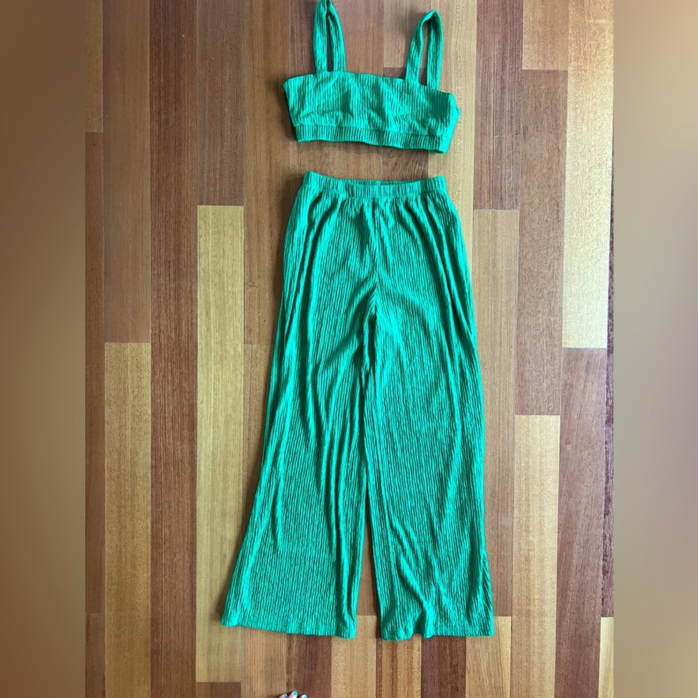 SHEIN green two piece set… Wide leg… Crop top